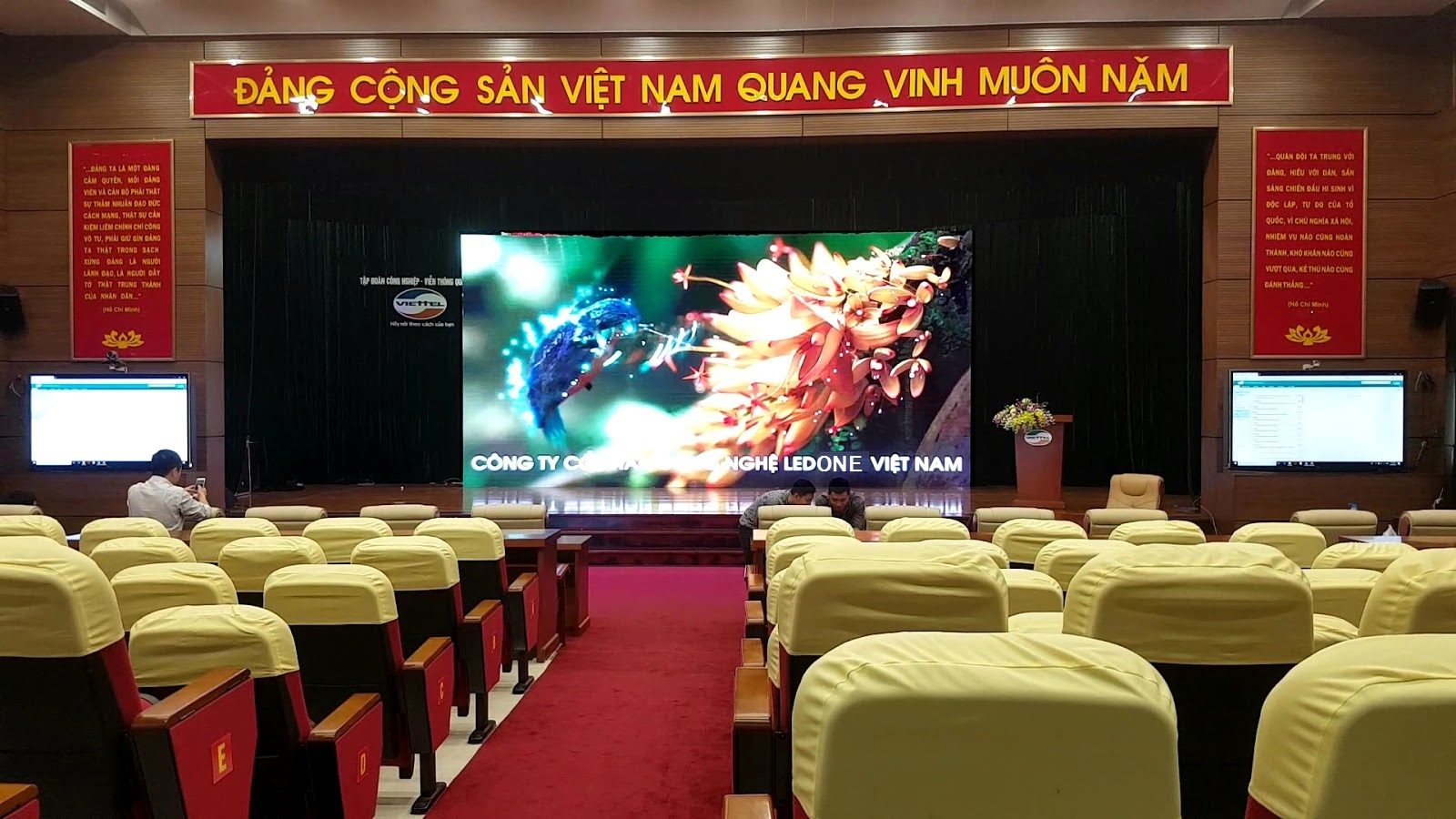 Màn hình LED hội trường, phòng họp
