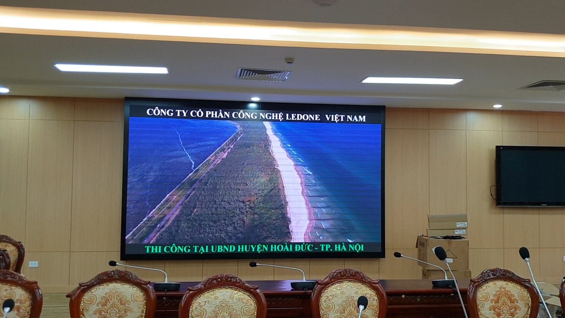 thi-cong-man-hinh-led-p4-tai-ubnd-hoai-duc1